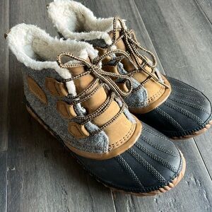 Adorable women’s Sorel boots